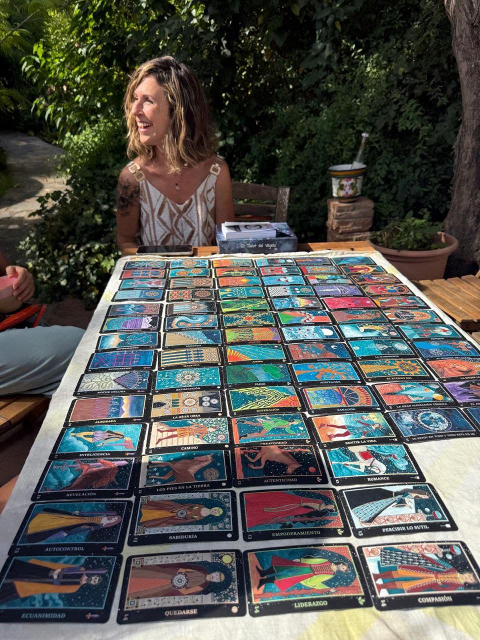 La autora detrás del Tarot del Viajero